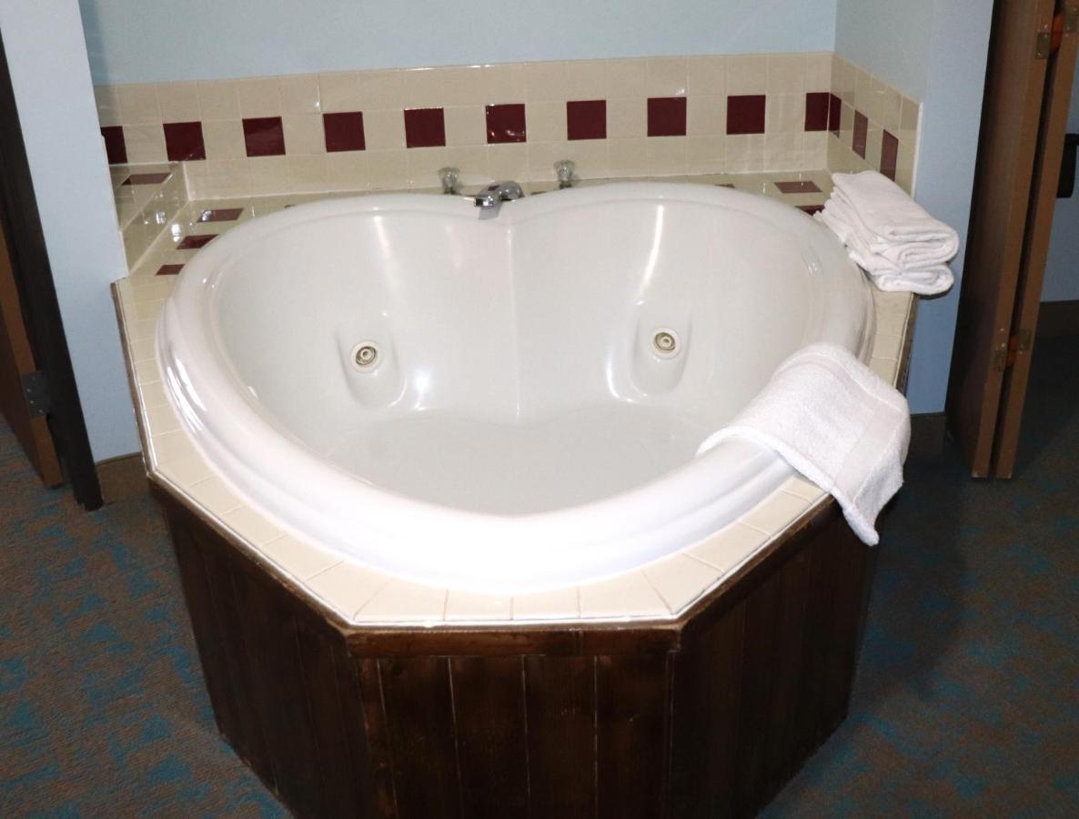 Bay Inn Тауас Сити Екстериор снимка