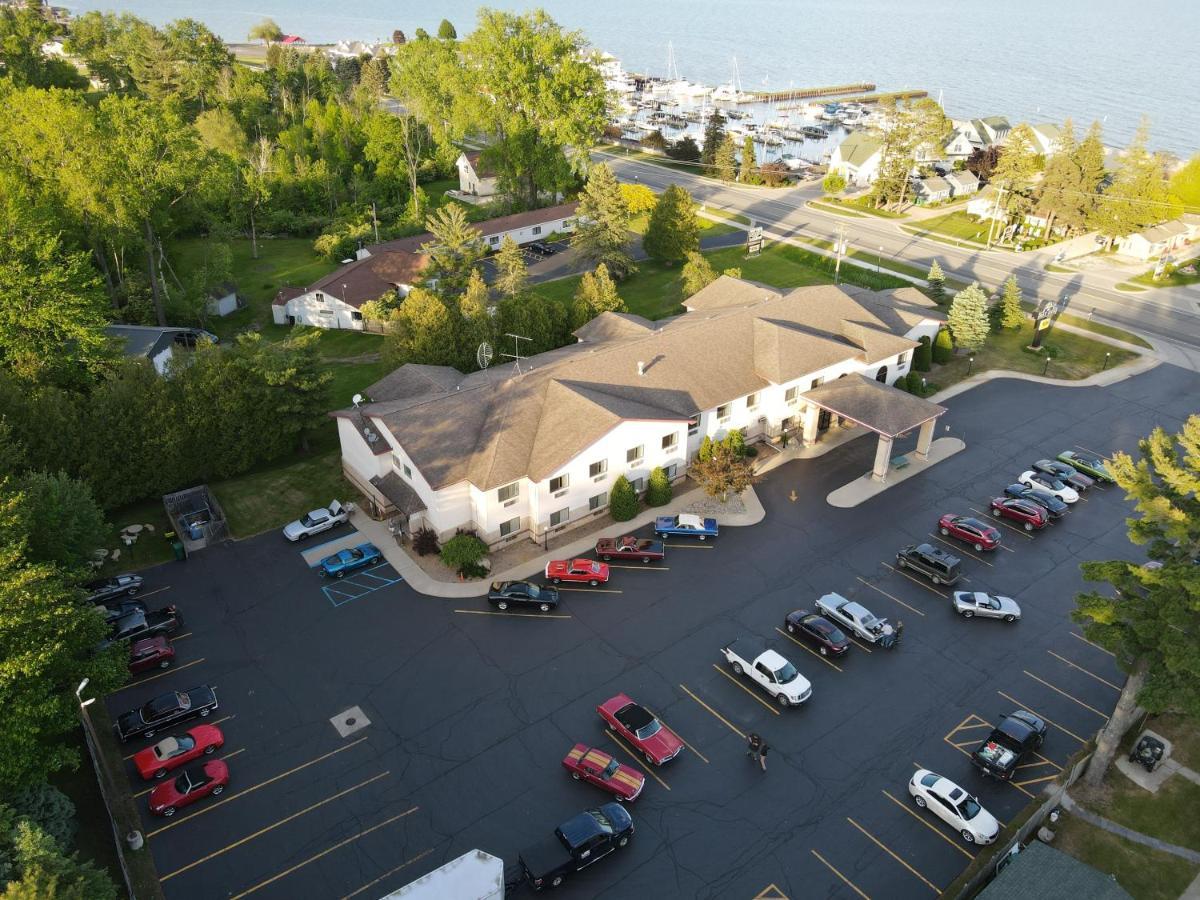 Bay Inn Тауас Сити Екстериор снимка