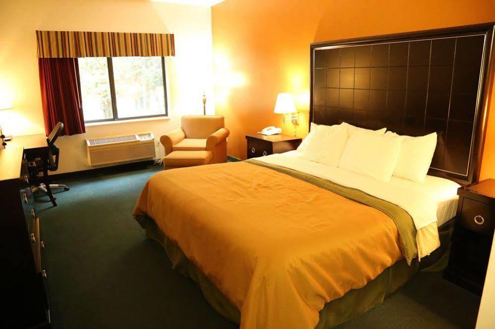 Bay Inn Тауас Сити Екстериор снимка